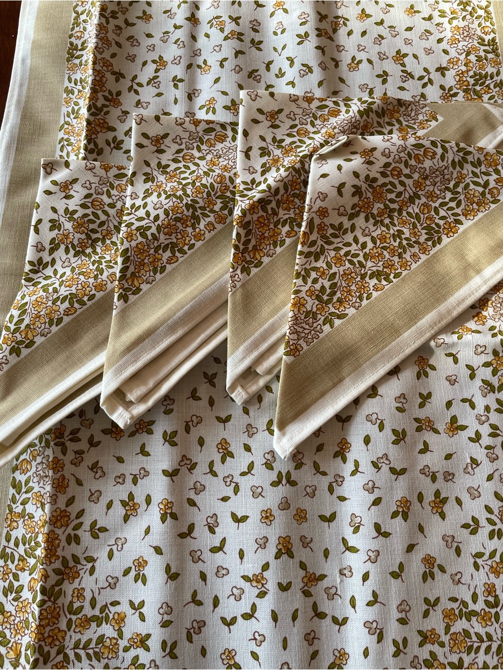 Vintage Texlen Tratnov Linen Set Floral Design Table runner 55”x16” 4 Napkins